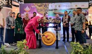 Nuri Maulida Pimpin Dekranasda Lampung Selatan Promosikan Kerajinan Khas di ITTIE Batam