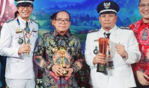 Toreh Prestasi, Kades Hanura Raih Juara II Desa Teladan LPKAD Tingkat Nasional dari Kemendagri