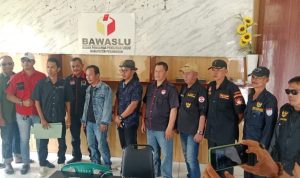 Sejumlah LSM Pesawaran Laporkan Cabup Arisandi DP Beserta KPU Ke Bawaslu