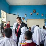 Dalang Anak Nasional Asal Pesawaran Dapat Penghargaan dari Bupati Dendi Dalang Anak Nasional Asal Pesawaran Dapat Penghargaan dari Bupati Dendi