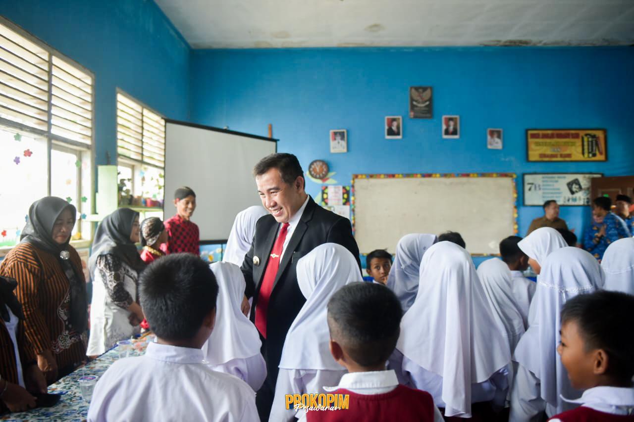 Dalang Anak Nasional Asal Pesawaran Dapat Penghargaan dari Bupati Dendi