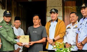 Bupati Dendi Ramadhona Hadiri Penyerahan Bantuan Bedah Rumah Layak Sehat 