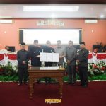 Bupati Pesawaran Hadiri Rapat Paripurna Propemperda Dan Persetujuan Raperda APBD 2025