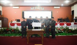 Bupati Pesawaran Hadiri Rapat Paripurna Propemperda Dan Persetujuan Raperda APBD 2025