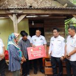 Asbulloh, Warga Kecamatan Katibung Terharu Dapat Bantuan Bedah Rumah dari Bupati