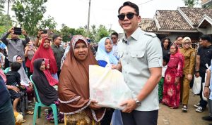 Bupati Lampung Selatan Terpilih Salurkan Bantuan Untuk Korban Banjir di Sragi