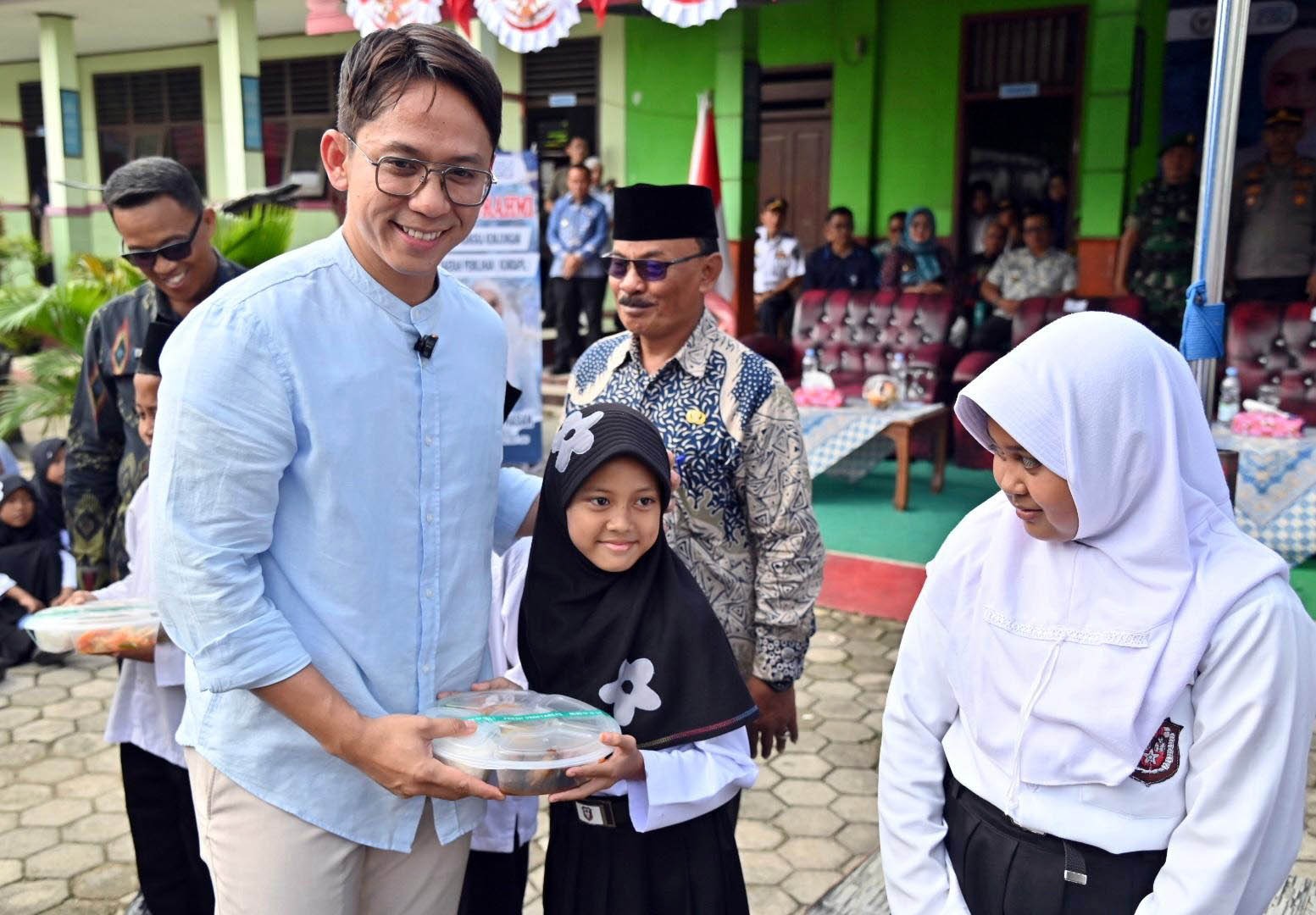 Murid SDN 1 Sidorejo Antusias Makan Bergizi Gratis Program Presiden Prabowo