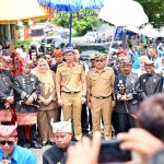 Prosesi Adat Adat Sai Batin Lima Marga Sambut Kedatangan Egi-Syaiful di Kantor Bupati