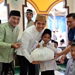 Safari Ramadan, Egi-Syaiful Salat Tarawih di Masjid Baiturrahman Bakauheni