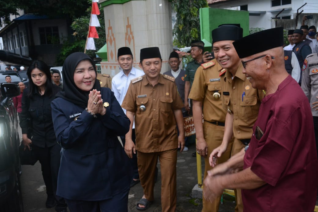Walikota Bandar Lampung Hj, Eva Dwiana Mengawali Safari Ramadhan 1446 H.Hijriyah di Masjid At Tajriyah
