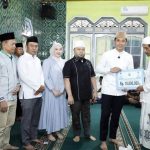 Safari Ramadan di Kecamatan Rajabasa, Bupati Egi Bagikan Paket Sembako