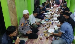 Berkah Ramadhon, Masjid Alhijri RBI Bukber Bersama Warga Dan Ojek Online