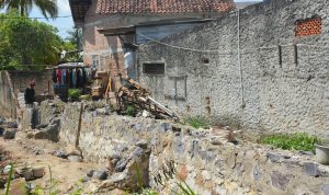 Satgas Penertiban Bangunan Pemerintah Kota Bandar Lampung, Tertibkan Puluhan Bangunan Yang Berdiri diatas Saluran Air