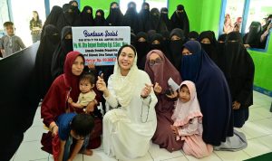 Zita Anjani Salurkan Bantuan Dana Pembangunan Rp20 Juta di Ponpes Darul Hikmah