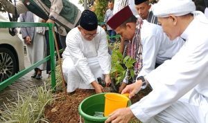 Yayasan Eco Masjid Luncurkan Program Sedekah Pohon di Masjid Azzikra