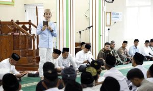 Warga Jati Agung Manfaatkan Safari Ramadan Pemkab untuk Keluhkan Jalan Rusak