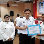 Bupati Egi Salurkan Bantuan ATENSI dari Kemensos RI kepada 102 PPKS di Kecamatan Natar Bupati Egi Salurkan Bantuan ATENSI dari Kemensos RI kepada 102 PPKS di Kecamatan Natar