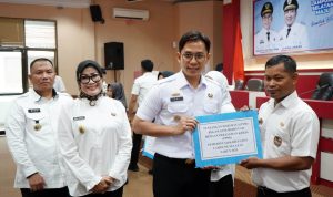 Bupati Egi Salurkan Bantuan ATENSI dari Kemensos RI kepada 102 PPKS di Kecamatan Natar