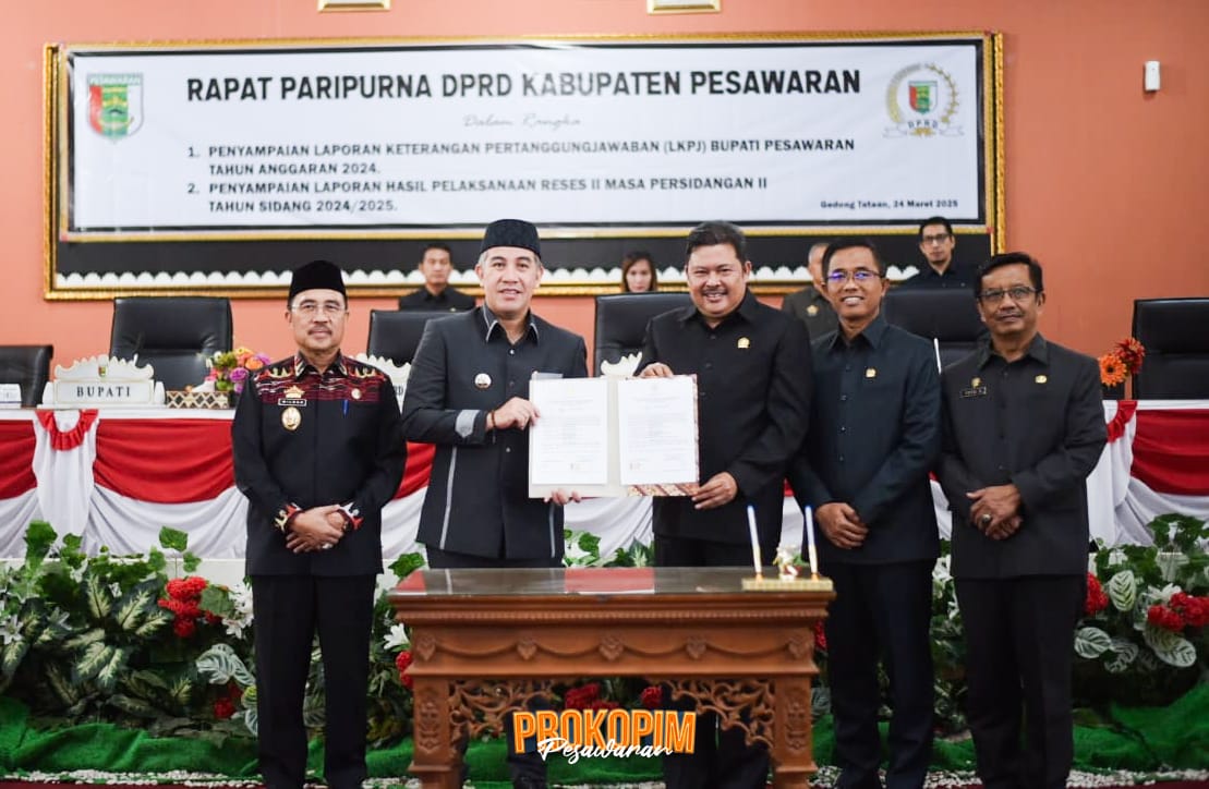 Rapat Paripurna : Bupati Pesawaran Sampaikan  LKPJ Tahun 2024