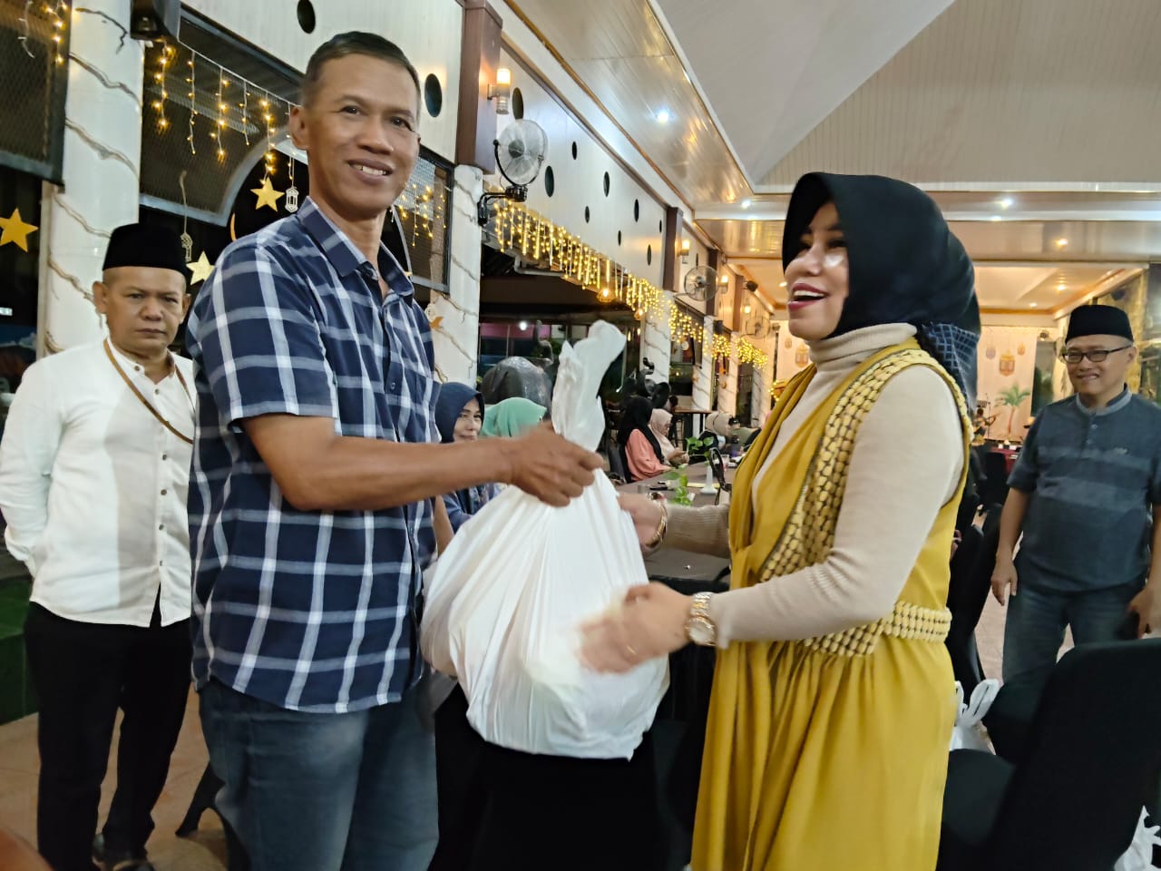 Kanjeng Zam : Wartawan Yang Tergabung Di Group Kanjeng, Semua Saudara