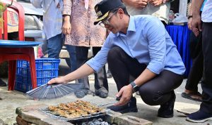 Bupati Egi Janji Perbaiki Jalan Rusak di Palas, Respons Aksi Unik Warga Panen Lele di Jalan