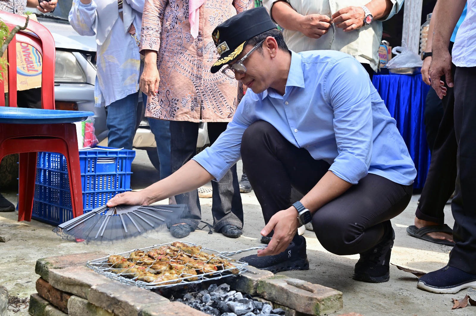 Bupati Egi Janji Perbaiki Jalan Rusak di Palas, Respons Aksi Unik Warga Panen Lele di Jalan