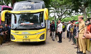 Bupati Egi Lepas 1.541 Santri Kembali ke Pondok Pesantren Lirboyo Jawa Timur