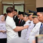 Lantik Delapan Pejabat Administrator, Bupati Egi: Pejabat Jangan Anti Kritik