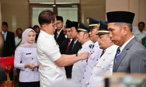 Lantik Delapan Pejabat Administrator, Bupati Egi: Pejabat Jangan Anti Kritik