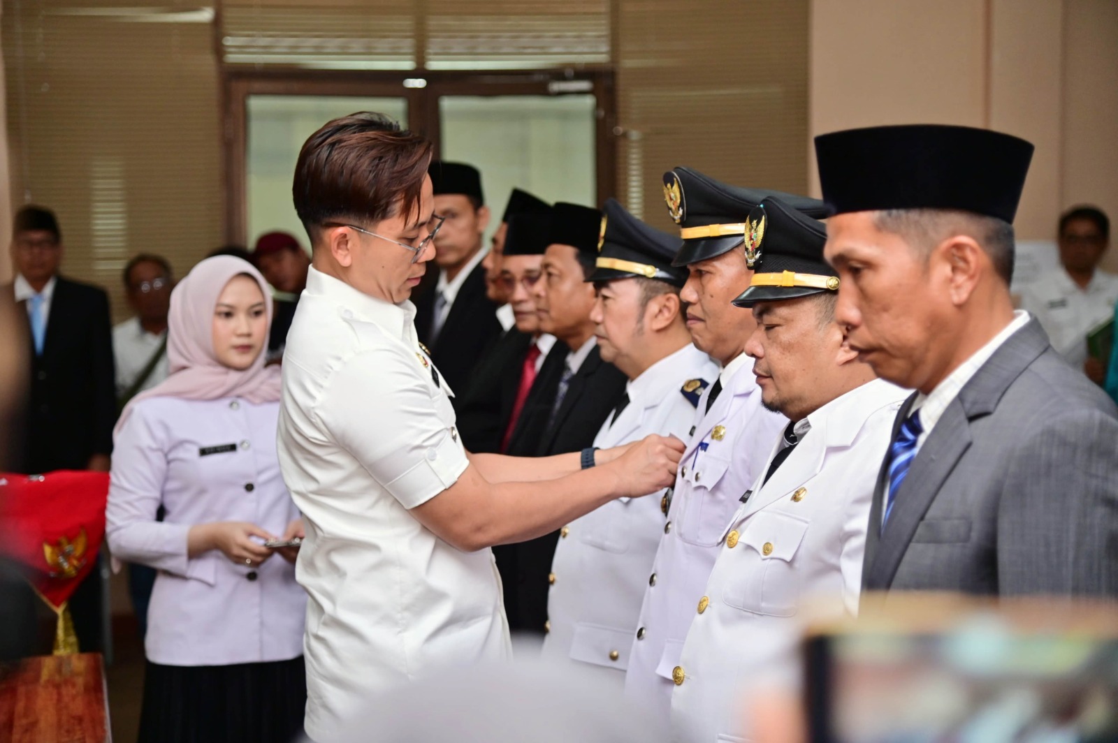 Lantik Delapan Pejabat Administrator, Bupati Egi: Pejabat Jangan Anti Kritik