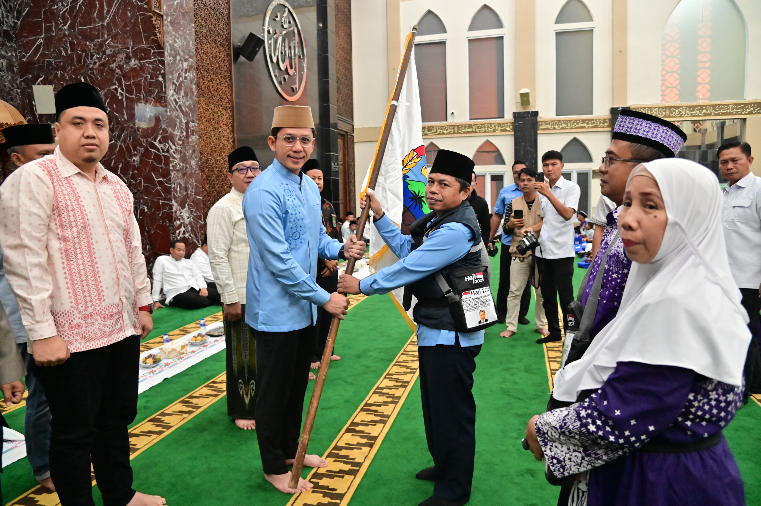 Bupati Egi Lepas Keberangkatan 388 Jemaah Calon Haji ke Tanah Suci Mekah