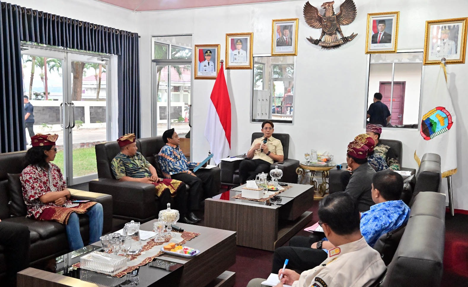 Bupati Egi Dukung Penobatan Adat Raden Imba, Dorong Kuripan Jadi Desa Budaya