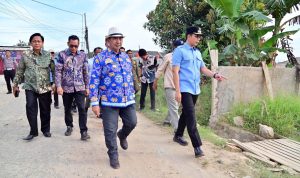 Tinjau Jalan Rusak di Sabah Balau, Bupati Egi Komitmen Perbaiki Infrastruktur