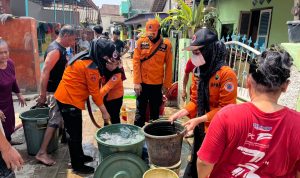 Pemkot Bandar Lampung Salurkan Bantuan Air Bersih di Panjang Utara