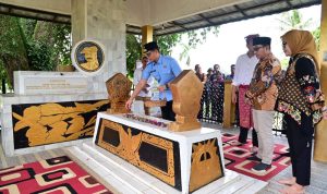 Bupati Egi Kunjungi Rumah Adat Keratuan Darah Putih dan Ziarah ke Makam Pahlawan Radin Inten II