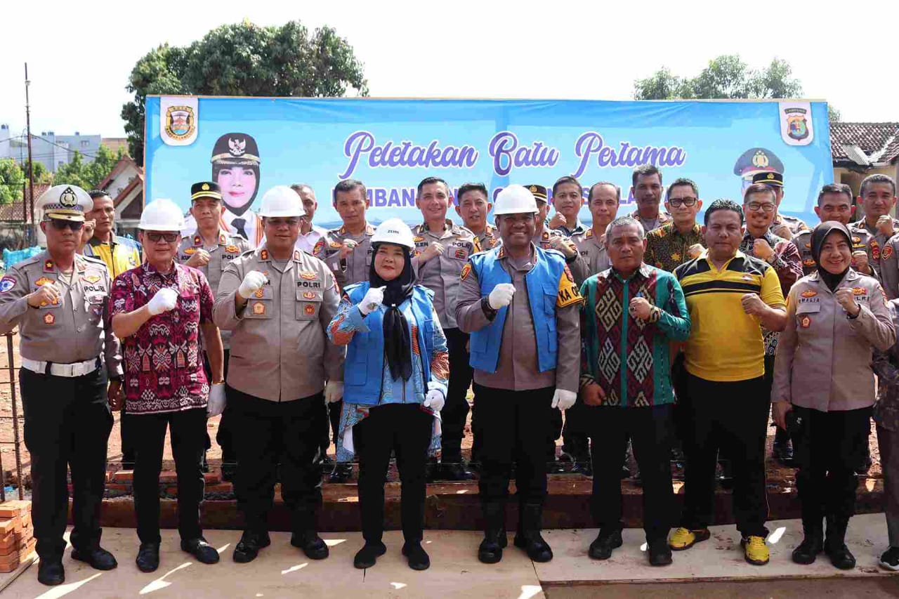 Wali Kota Bandar Lampung, Hj. Eva Dwiana, Melakukan Peletakan Batu Pertama Tahap ke-2 Pembangunan Gedung Satlantas