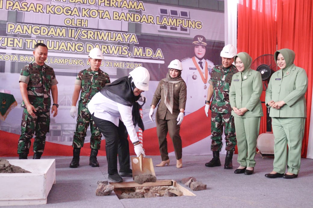 Wali Kota Hj. Eva Dwiana Melakukan Peletakan Batu Pertama Revitalisasi Pasar Koga