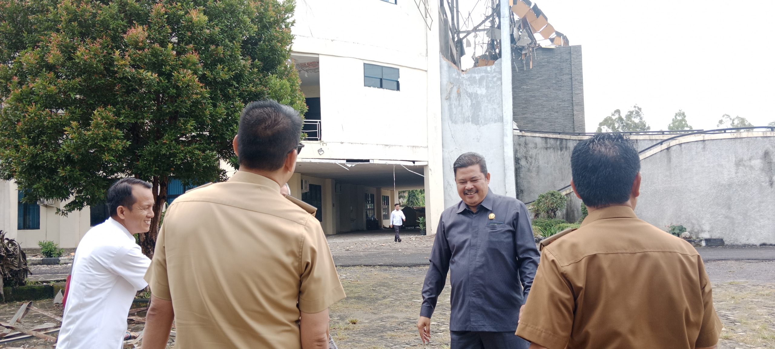 M.Nasir : Ornamen Gedung DPRD  Yang Runtuh Segera Diperbaiki