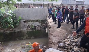 Walikota Bandar Lampung Eva Dwiana Kembali Tinjau Lokasi Terdampak Banjir