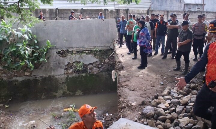Walikota Bandar Lampung Eva Dwiana Kembali Tinjau Lokasi Terdampak Banjir