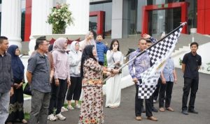 Wali Kota Bandar Lampung Eva Dwiana Lepas Ratusan Peserta Wisata Rohani