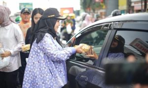 Walikota, Dandim 0410, dan Kapolresta Bandar Lampung Kompak Bagi-bagi Takjil