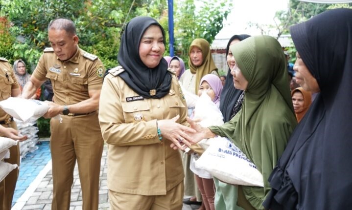 Pemkot Bandar Lampung Distribusikan Bantuan Beras Untuk Kesejahteraan Keluarga