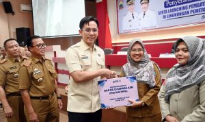 Bupati Egi Serahkan Gaji-TPP ke-13 ASN dan Launching Gajian THLS Setiap Tanggal 1