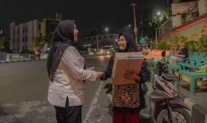 Walikota Bandar Lampung Hj. Eva Dwiana Bagikan Kompor Gas Gratis untuk Pelaku UMKM