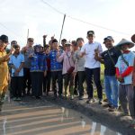 Bupati Egi Turun ke Sawah! Janji Tuntaskan Jalan Tani yang Terbengkalai Puluhan Tahun