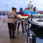 Sat Polairud Polres Pesawaran Ikuti Upacara Tabur Bunga di Laut, Wujud Penghormatan di Hari Bhayangkara ke-79