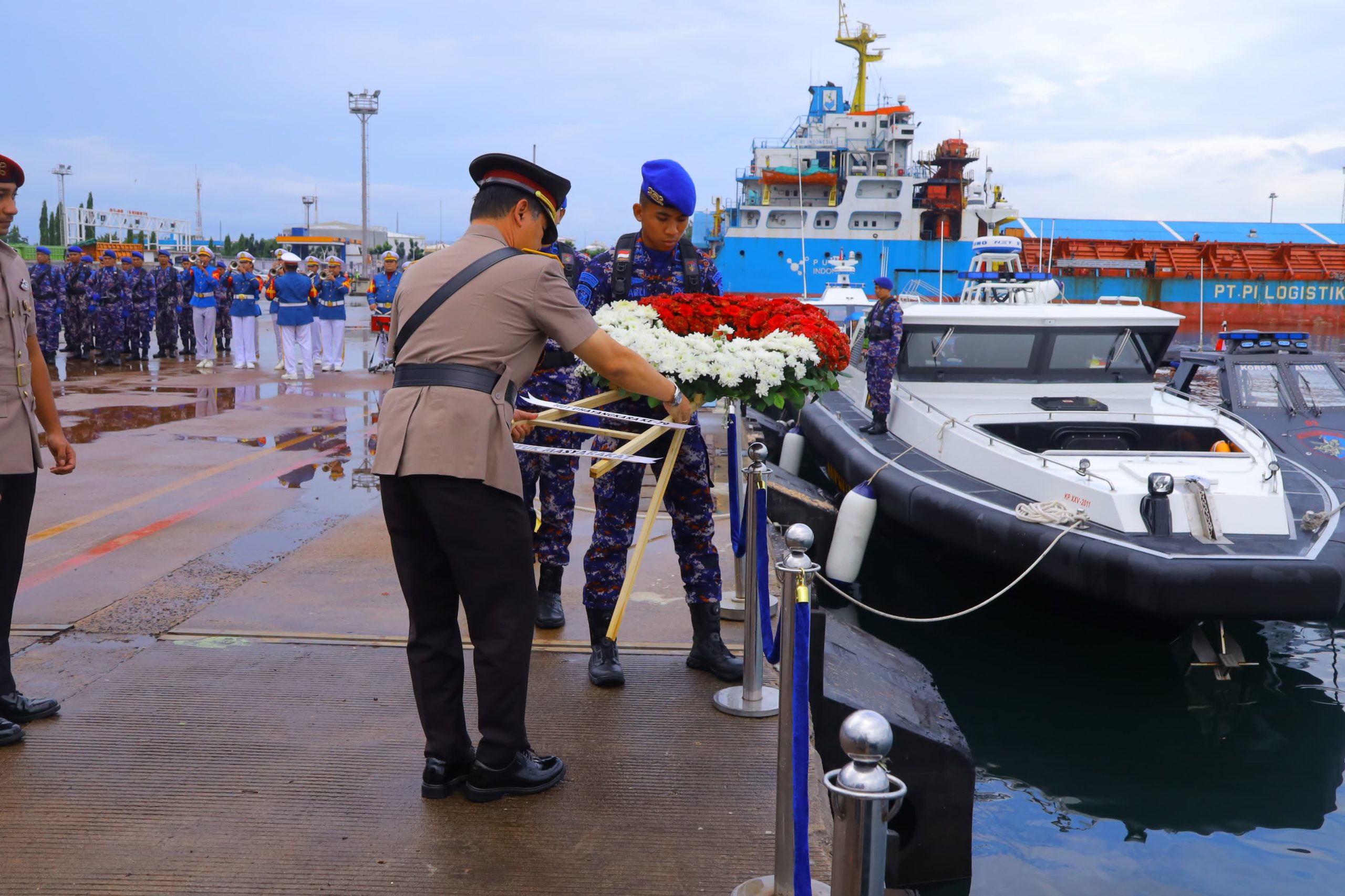 Sat Polairud Polres Pesawaran Ikuti Upacara Tabur Bunga di Laut, Wujud Penghormatan di Hari Bhayangkara ke-79
