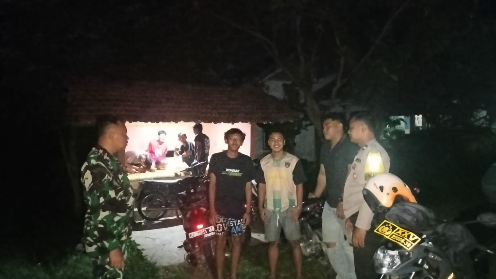 Kolaborasi TNI–Polri Lewat Sambang Pos Ronda, Langkah Preventif Jaga Kamtibmas di Wilayah Polsek Gedong Tataan