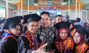 Wisuda Perdana An Nur, Jalan Rp11 Miliar Jadi Bukti Dukungan Bupati Egi untuk Pendidikan